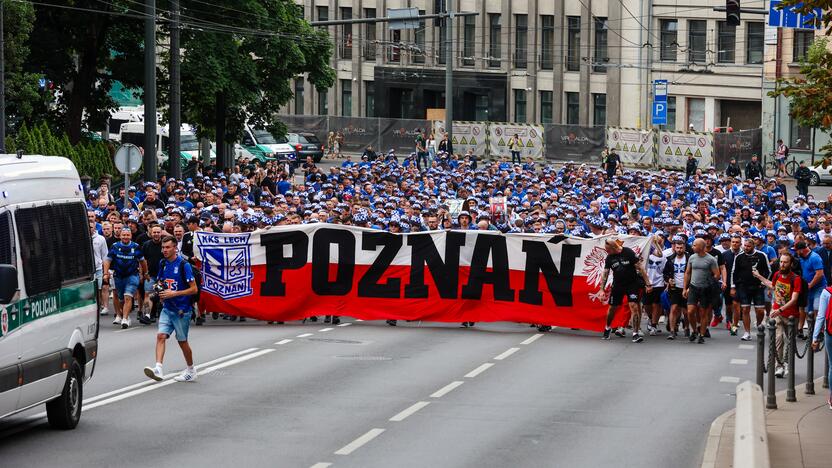 Pozanės „Lech“ sirgalių eisena į Dariaus ir Girėno stadioną