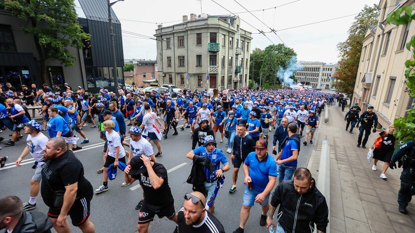 Pozanės „Lech“ sirgalių eisena į Dariaus ir Girėno stadioną