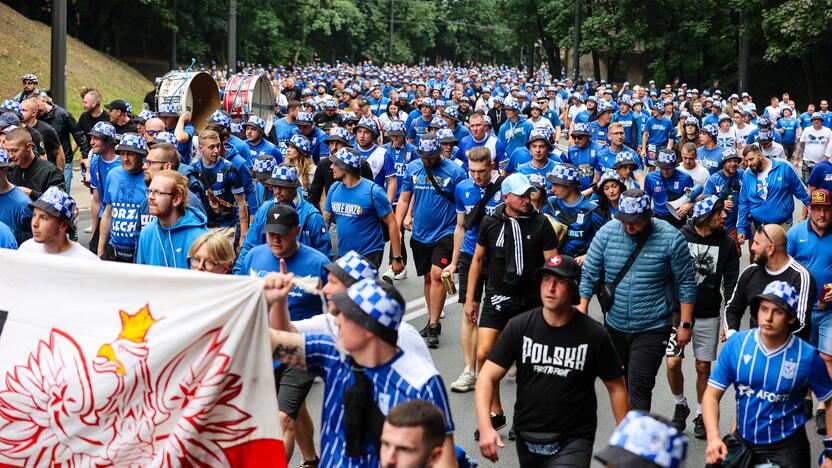 Pozanės „Lech“ sirgalių eisena į Dariaus ir Girėno stadioną