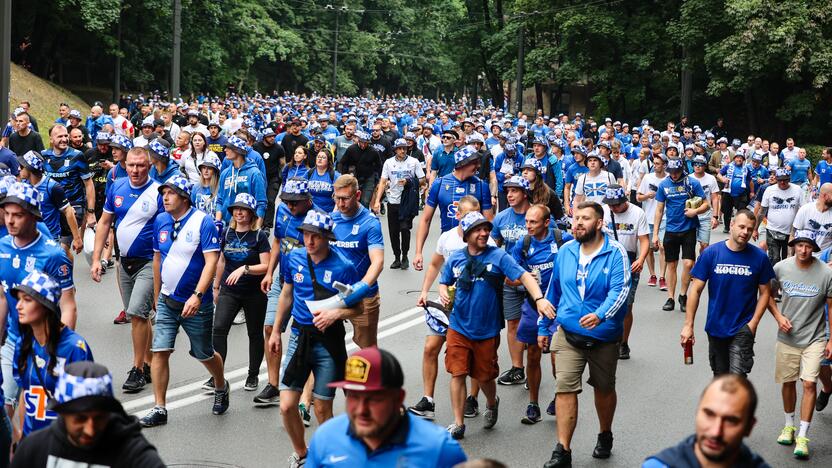 Pozanės „Lech“ sirgalių eisena į Dariaus ir Girėno stadioną