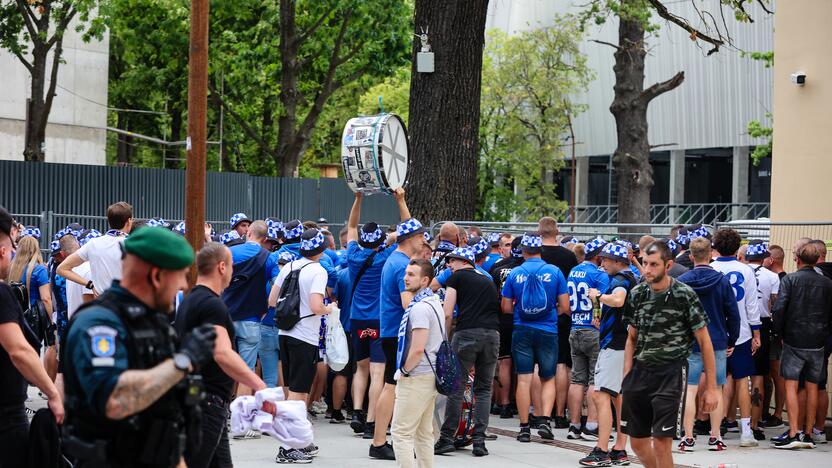 Pozanės „Lech“ sirgalių eisena į Dariaus ir Girėno stadioną