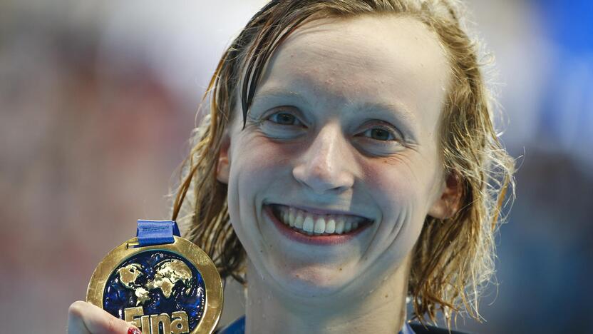 Katie Ledecky iškovojo trečią aukso medalį