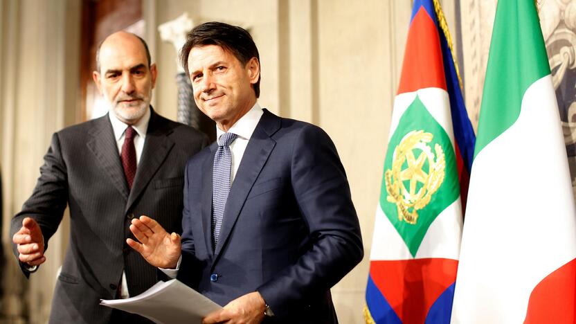 Sergio Mattarella ir Giuseppe Conte (dešinėje)