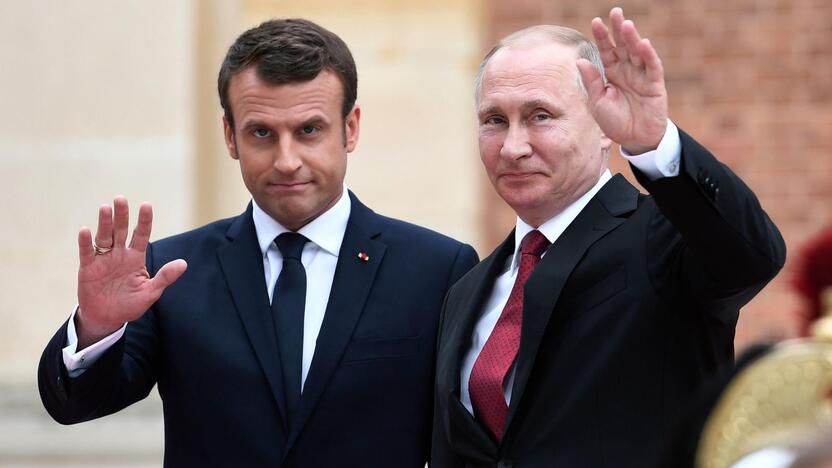 Emmanuelis Macronas ir Vladimiras Putinas