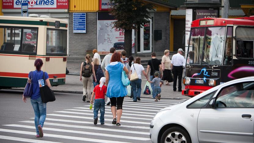 Pėstieji keliuose nesielgs kaip automatai. Kaip pasikeis jų saugumas?