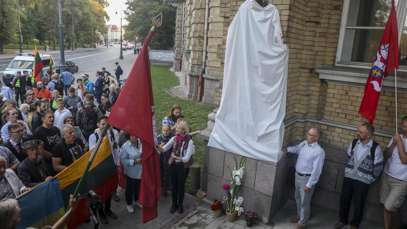 Generolo Vėtros lenta vėl užkabinta