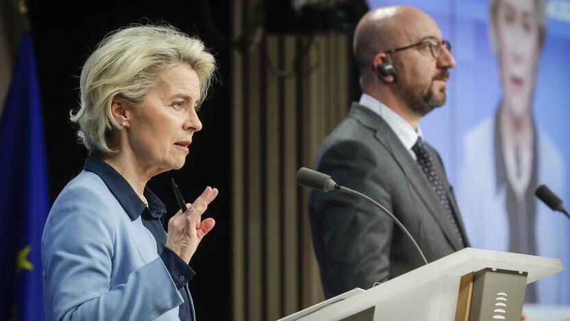 Ursula von der Leyen ir Charlesas Michelis