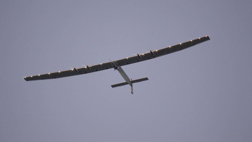 Lėktuvas „Solar Impulse“ baigė istorinį skrydžio etapą