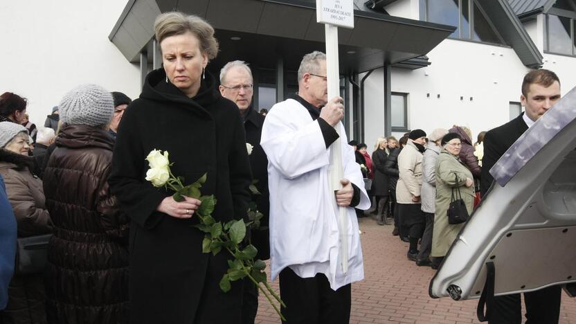 I. Strazdauskaitės laidotuvės