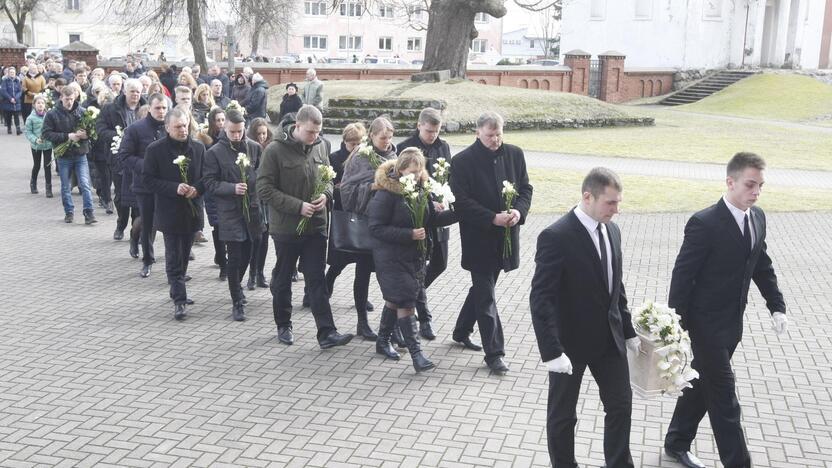 I. Strazdauskaitės laidotuvės