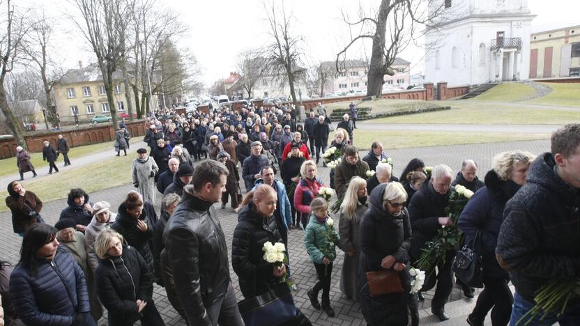 I. Strazdauskaitės laidotuvės