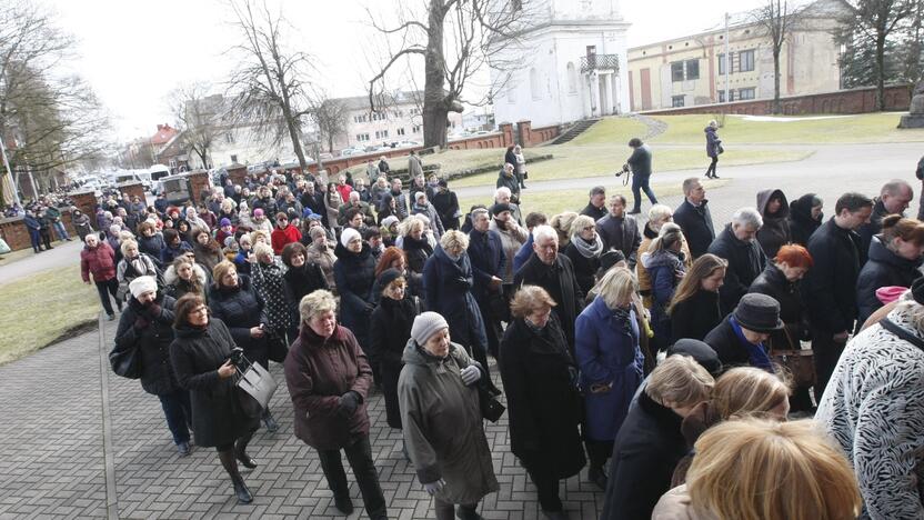 I. Strazdauskaitės laidotuvės