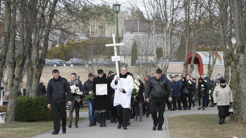 I. Strazdauskaitės laidotuvės