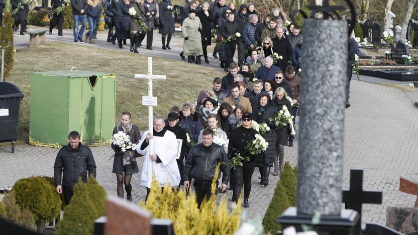 I. Strazdauskaitės laidotuvės