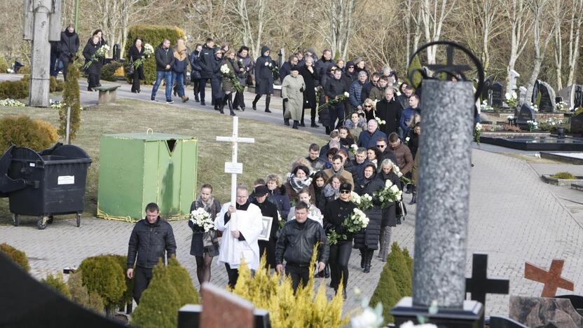 I. Strazdauskaitės laidotuvės