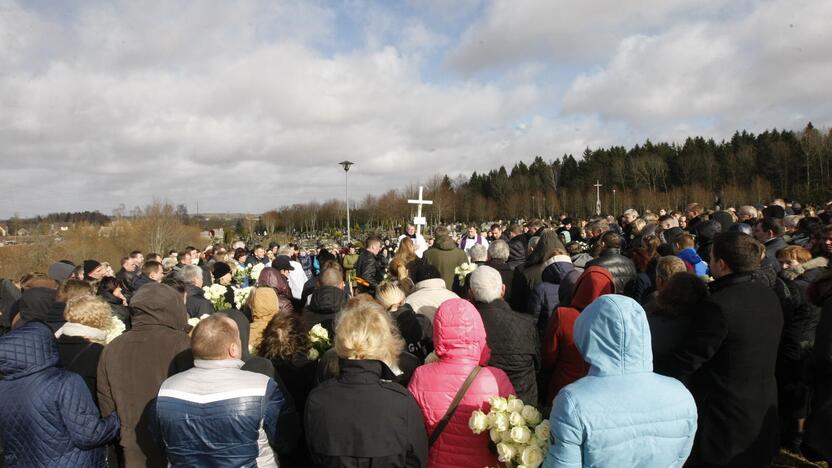 I. Strazdauskaitės laidotuvės