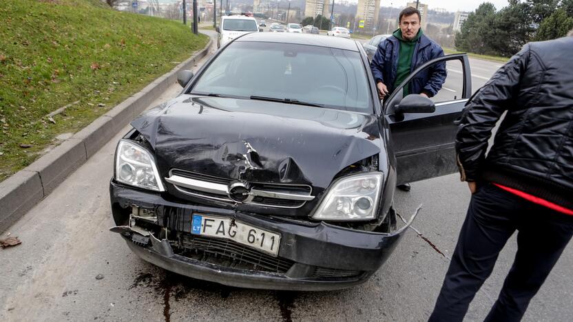 Trijų automobilių avarija Nuokalnės g.