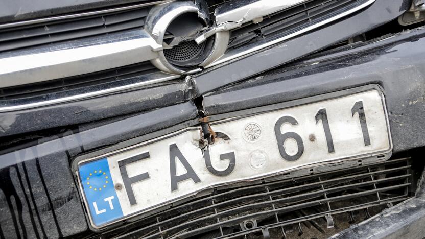 Trijų automobilių avarija Nuokalnės g.