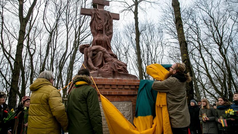 Aleksoto kapinėse iškilmingai atidengta „Pieta“