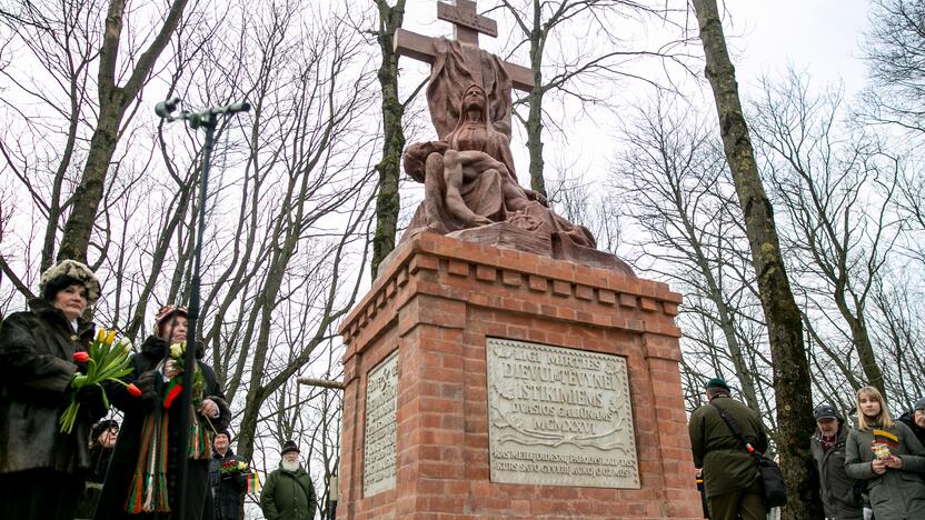 Aleksoto kapinėse iškilmingai atidengta „Pieta“