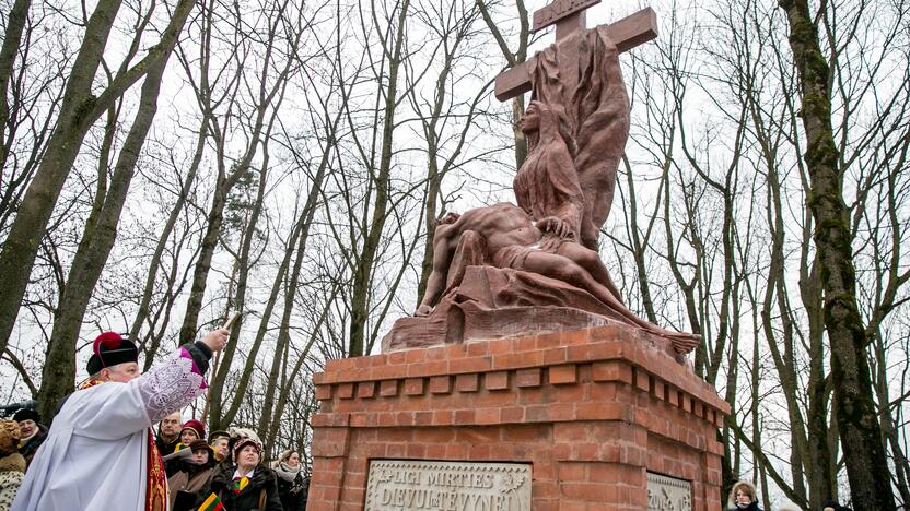 Aleksoto kapinėse iškilmingai atidengta „Pieta“