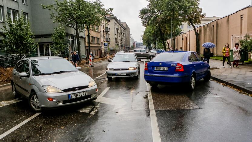 Nutraukti Kęstučio g. troleibusų laidai