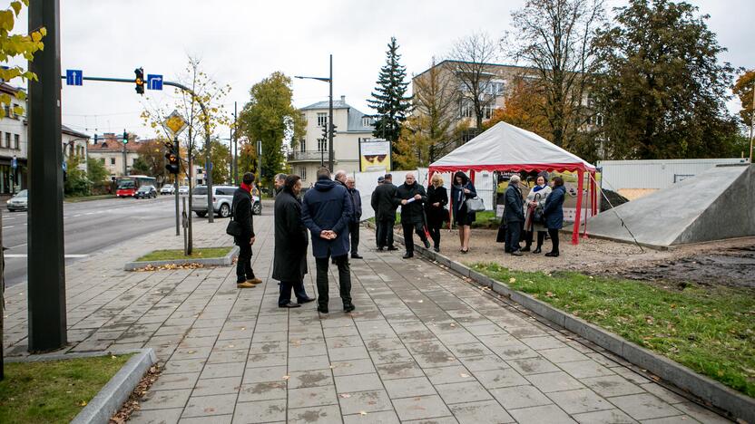 Verslo alėjos kapsulės įkasimas