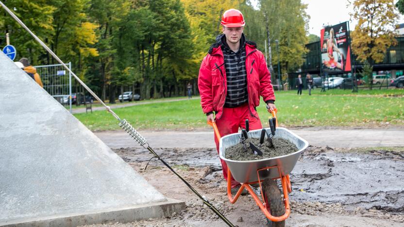 Verslo alėjos kapsulės įkasimas