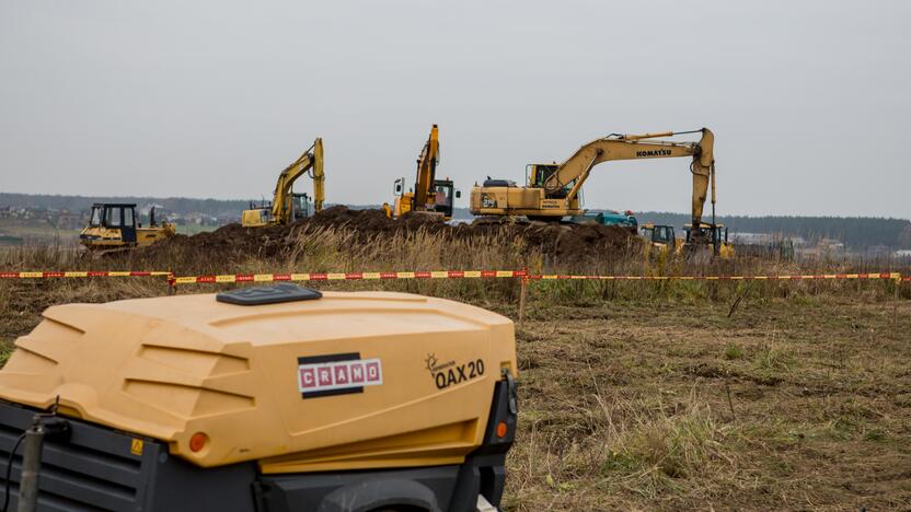 „Hollister“ gamyklos statybų pradžia