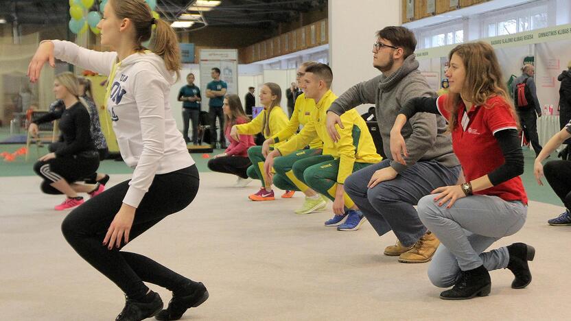 Kaune lengvosios atletikos ir futbolo maniežuose vyksta sveikatos paroda ir sporto mugė.