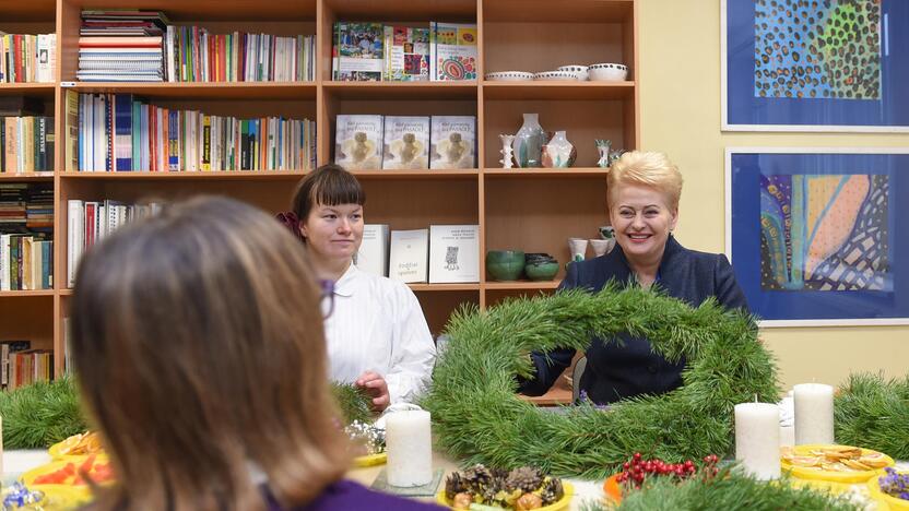 Prezidentė lankėsi neįgaliųjų dienos centre „Šviesa“