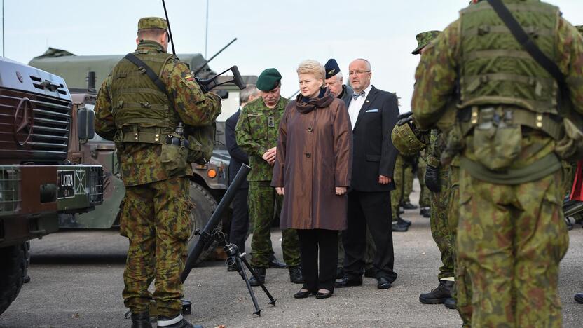 Prezidentė aplankė Alytuje tarnaujančius karius