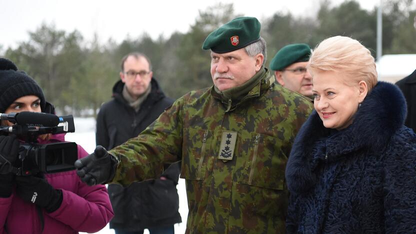 Prezidentė stebėjo pratybas „Geležinis kardas“