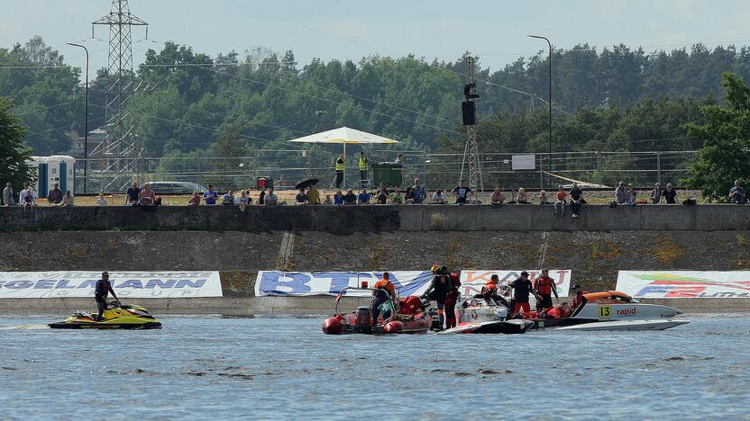 F2 formulių avarijos Kauno mariose