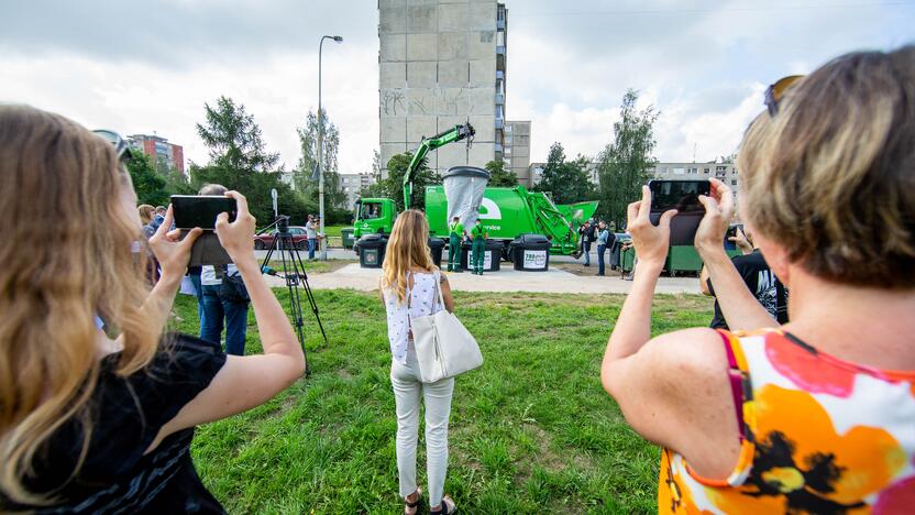 Naujų konteinerių pristatymas Vilniuje