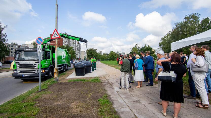 Naujų konteinerių pristatymas Vilniuje