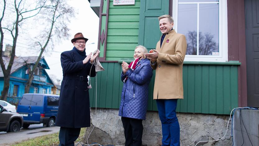 Vilniuje atidengta lentelė latvių kalba