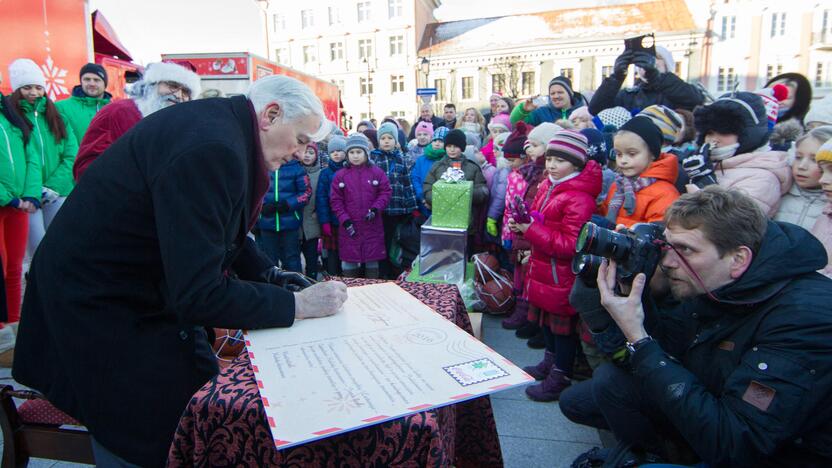 Kelionę po Lietuvą pradėjo Kalėdų karavanas