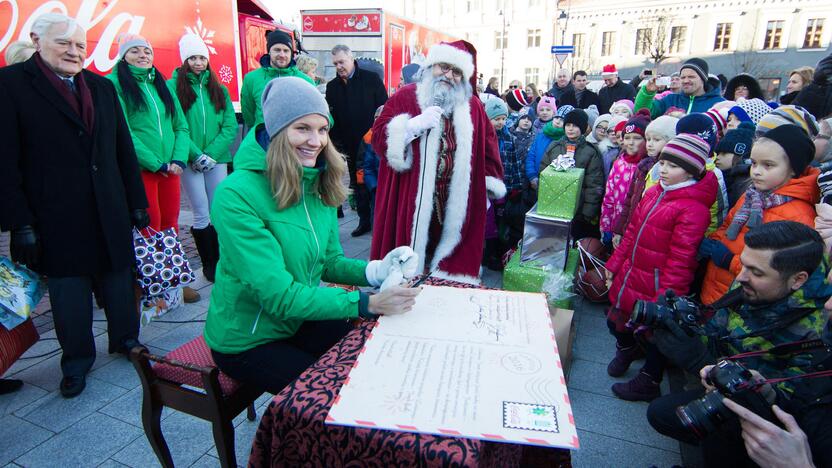 Kelionę po Lietuvą pradėjo Kalėdų karavanas