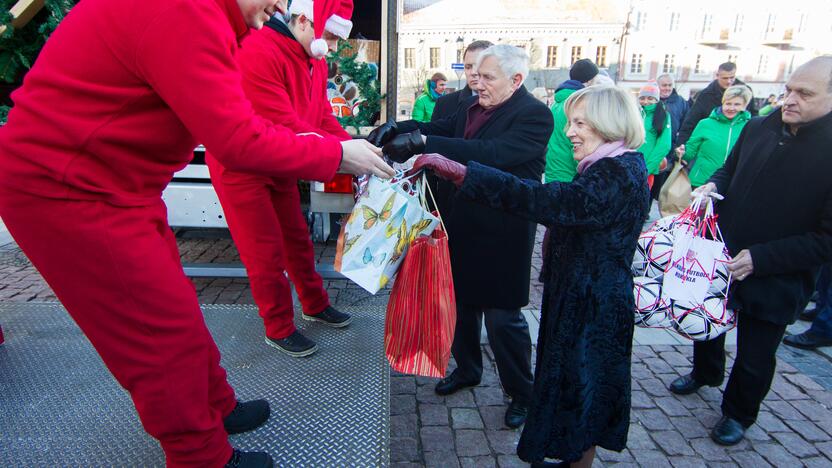 Kelionę po Lietuvą pradėjo Kalėdų karavanas