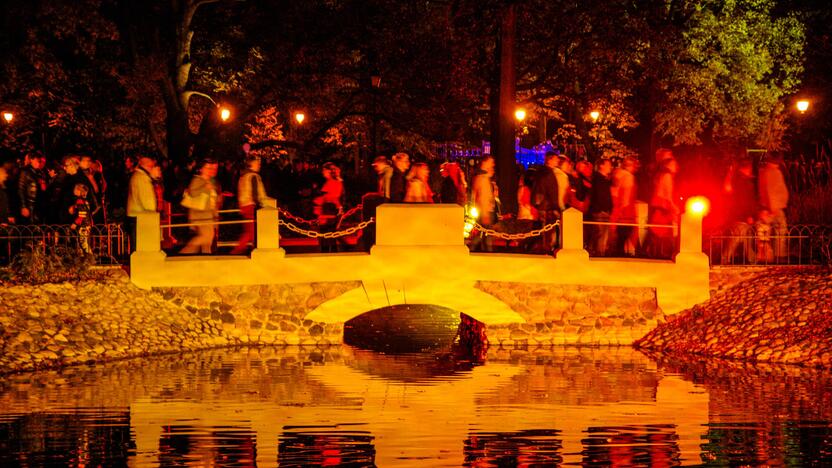 Šviesos festivalis Bernardinų sode