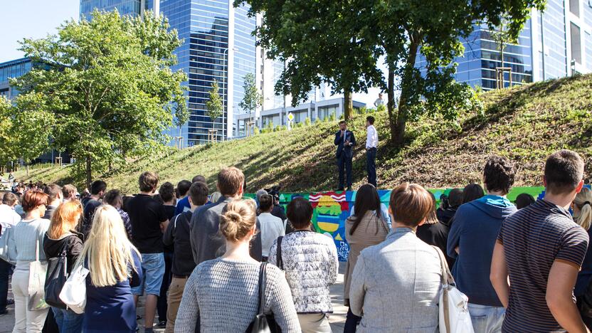 Neries krantinė ties Verslo trikampiu virto „Pietų zona“