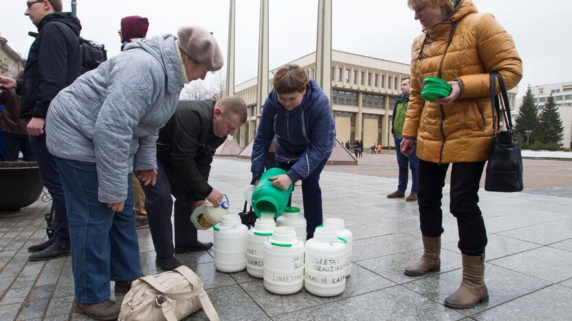 Pieno gamintojų protesto akcija