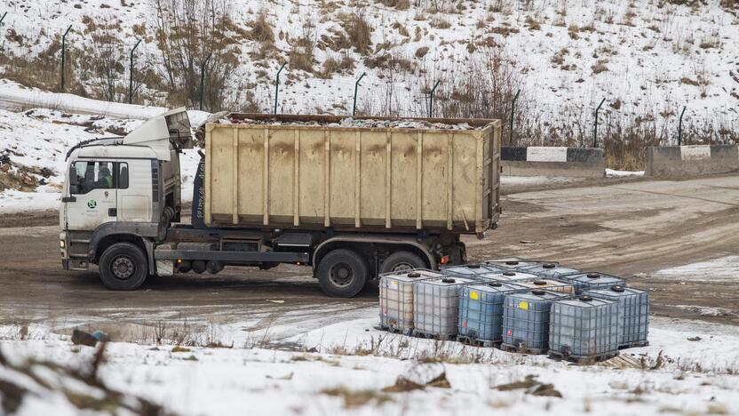 Kazokiškių sąvartyne kaupiasi degiosios atliekos