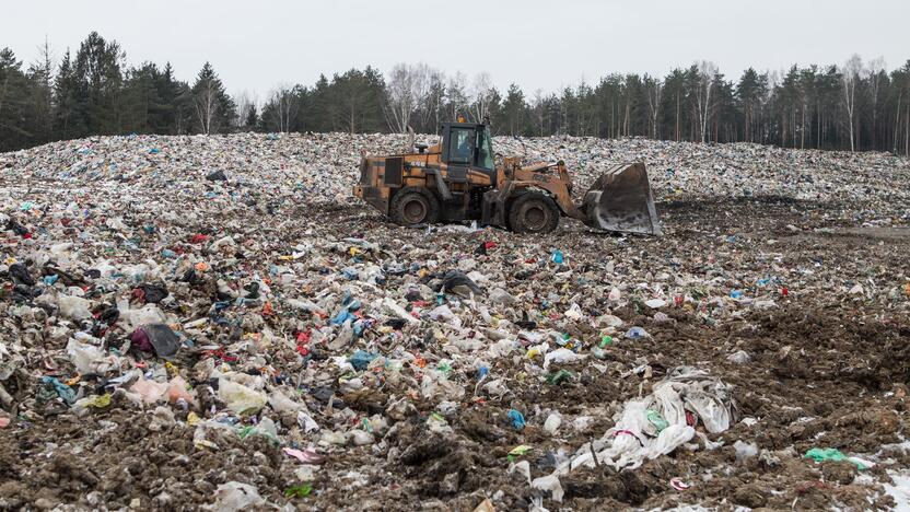 Kazokiškių sąvartyne kaupiasi degiosios atliekos