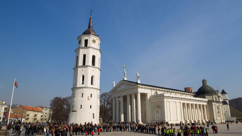 Vilniečiai stebėjo saulės užtemimą