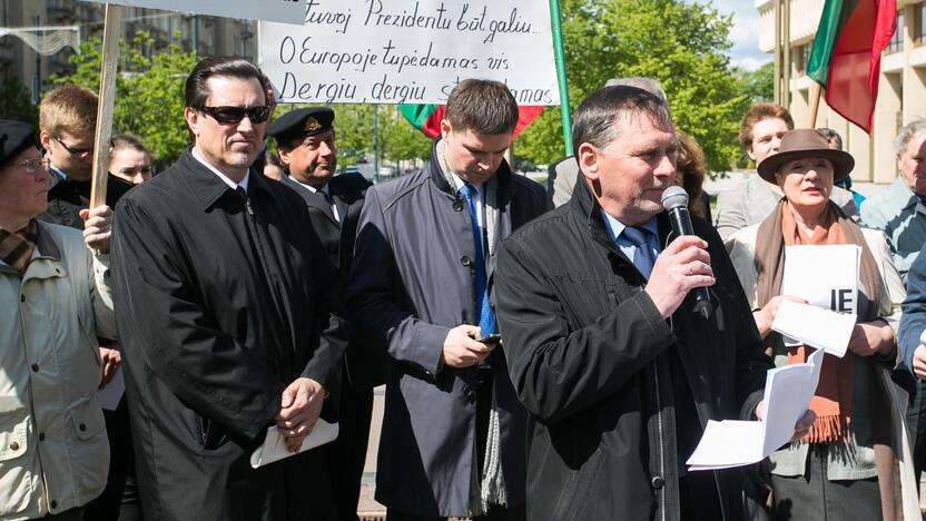 Mitinge prie Seimo skambėjo raginimai ginti lietuvių kalbą