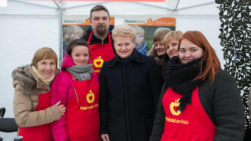 Prezidentė dalyvavo kalėdinėje mugėje Daukanto aikštėje