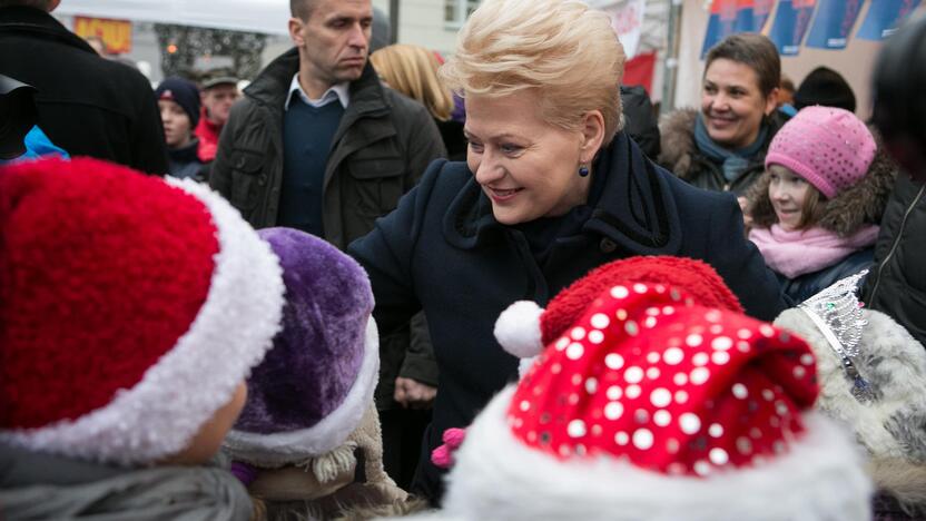 Prezidentė dalyvavo kalėdinėje mugėje Daukanto aikštėje