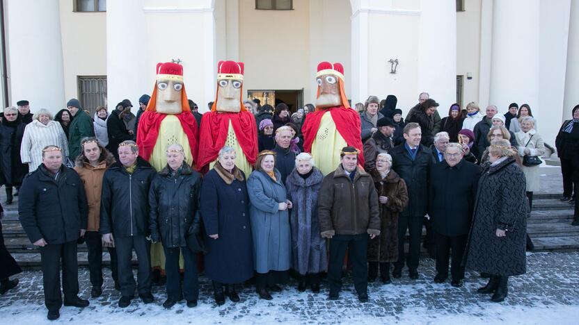 Liaudies meistrams įteikti „Aukso vainikai“